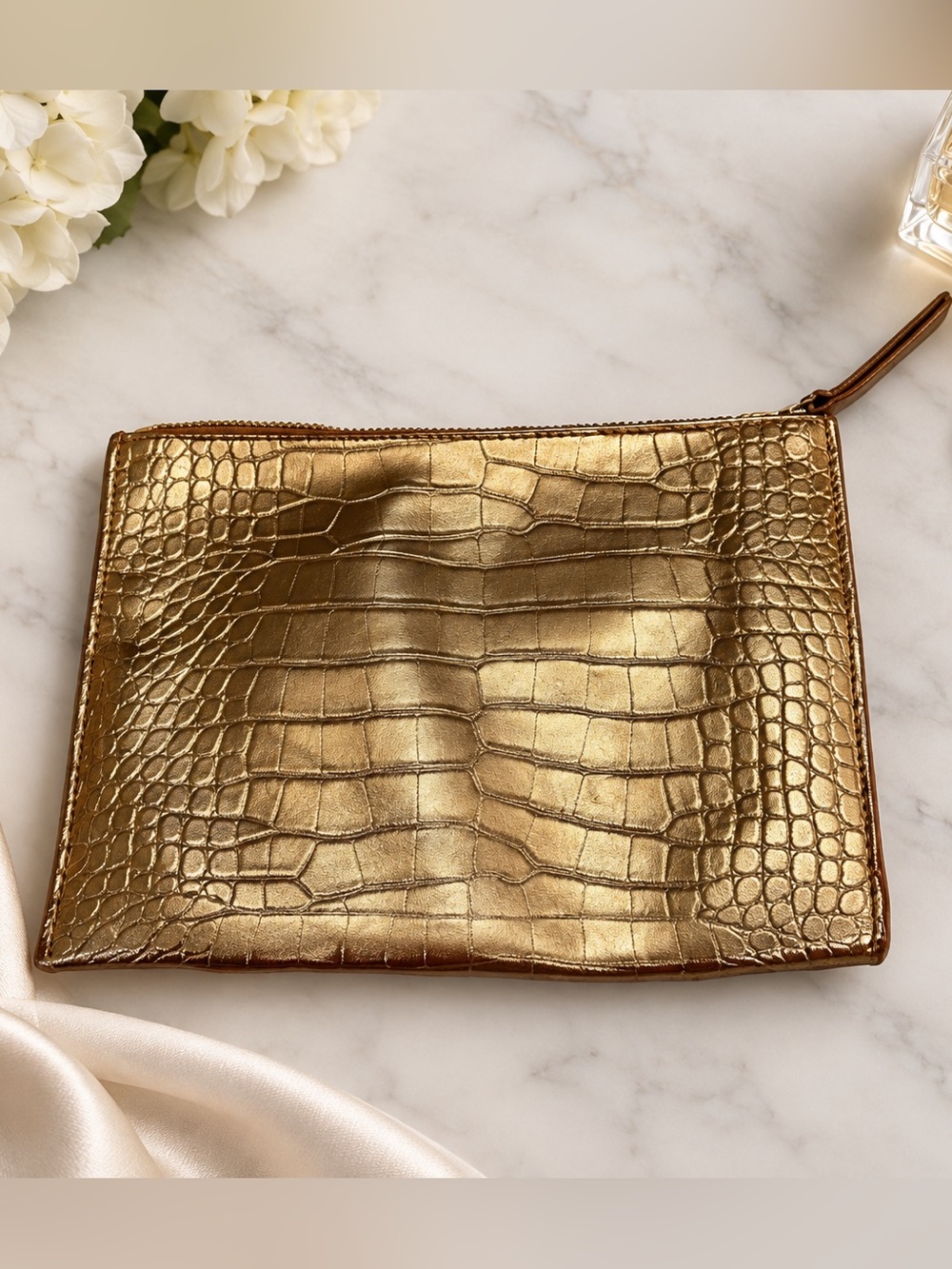 Gold Clutch Faux Alligator Texture
Excellent condition